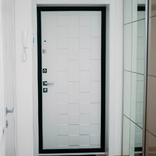 Сейф-дверь фабрика ARMA модель Quadro софт белый